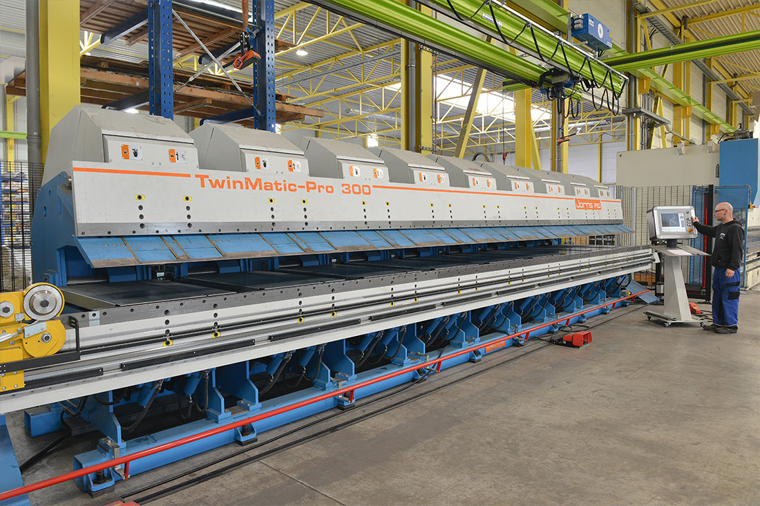 Foto: 8 m Doppelschwenkbiegeanlage